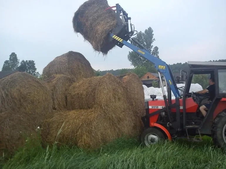 Firma ART-TUR ładowacz Tur 3 ,T 25 Władimirec 700 kg hit c 330 mf 255