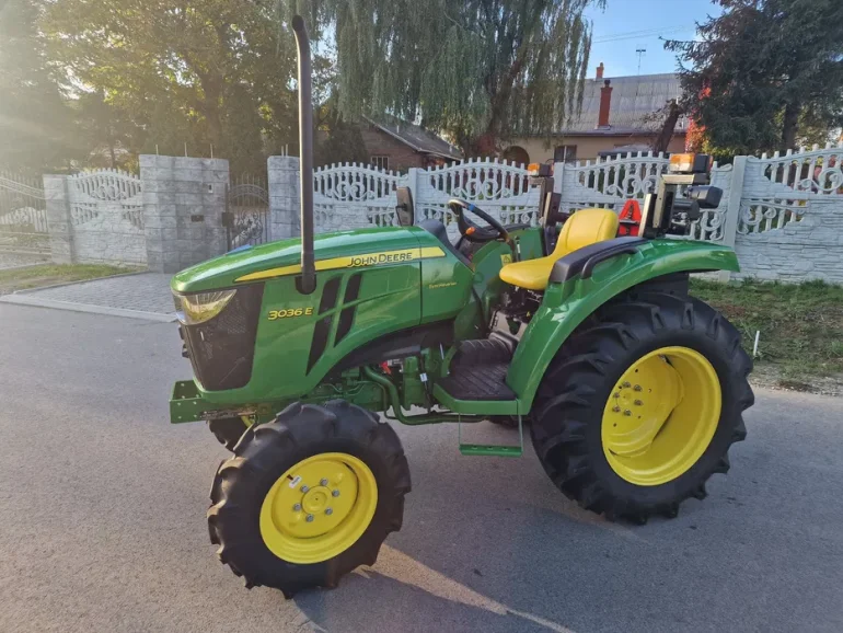 Traktor John Deere 3036 E fabrycznie nowy