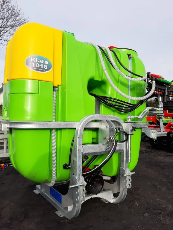 Opryskiwacz zawieszany 1000 L