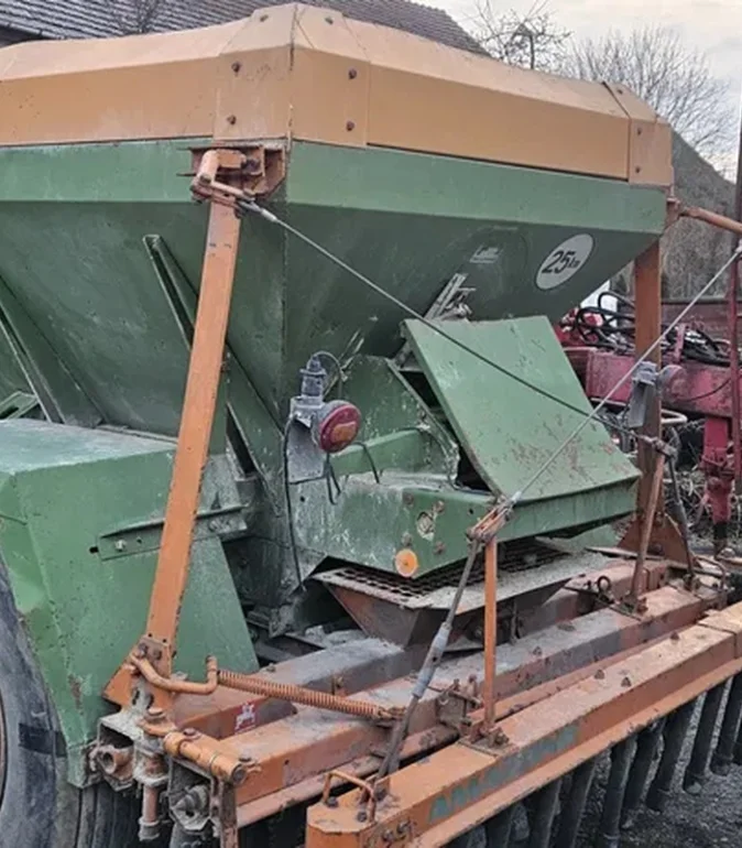Rozsiewacz wapna amazone na lance