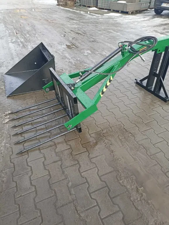 Ładowacz na tył ciągnika z łyżka lub widłami