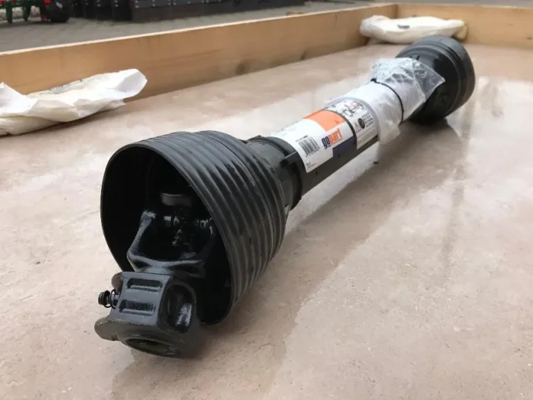 Wałek Wał przekaźnika mocy WOM 210Nm L 560 mm opryskiwacz rozsiewacz