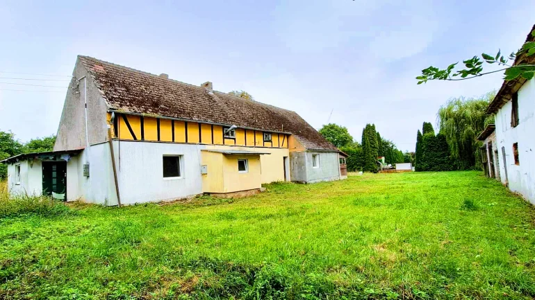 Na Sprzedaż , stary Folwark w centrum wsi Darskowo.