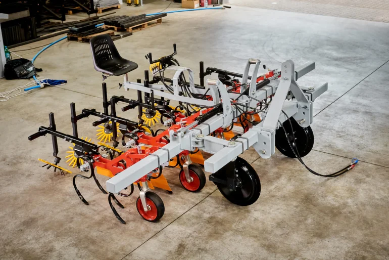 Pielnik ciągnikowy kierowany, 2 sekcje