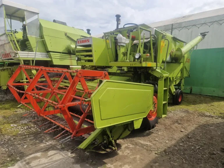 Kombajn zbożowy Claas Consul z Niemiec sieczkarnia
