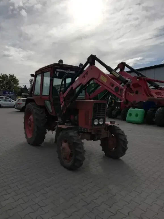 Ciągnik MTZ z ładowaczem