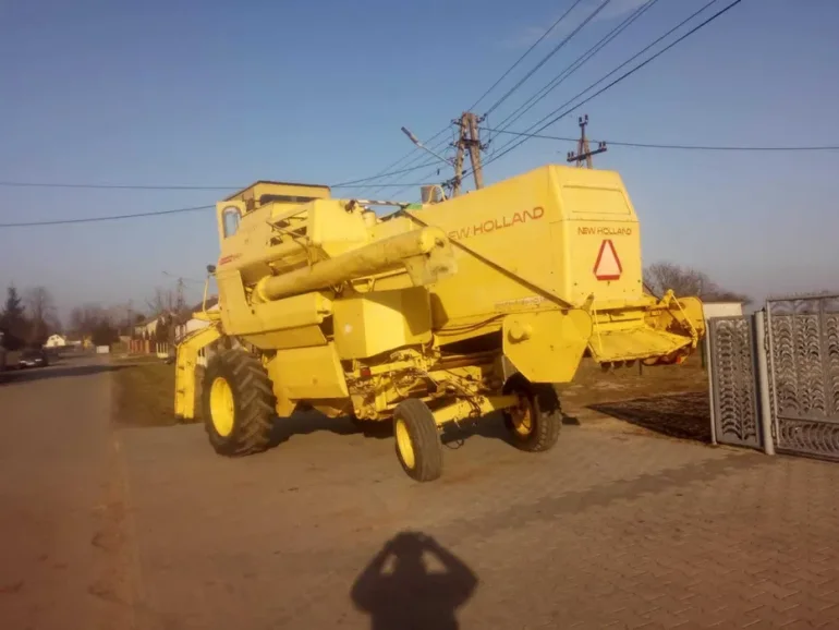 Kombaj zbożowy NEW HOLLAND 1540 kabina sieczkarnia sprowadzony