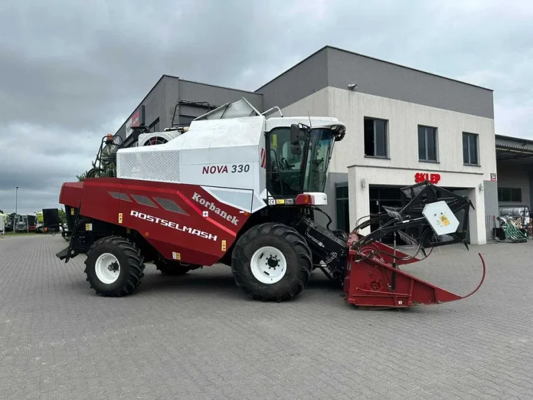 Kombajn Rostselmash Nova 330