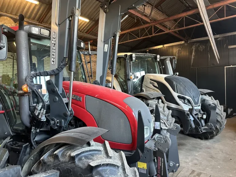VALTRA N82 przebieg 1000 mtg Tur QUICKE i przednim TUZ
