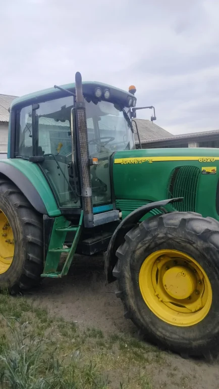 John Deere 6520