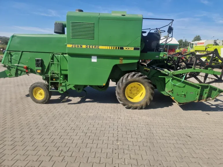 Kombajn zbożowy John Deere 1032
