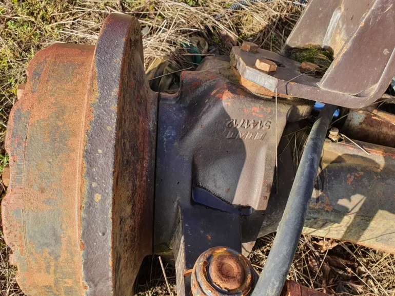 Fiat F 130 przednia oś napęd zwrotnica