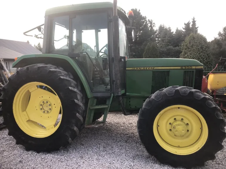 Ciągnik rolniczy John Deere 6300