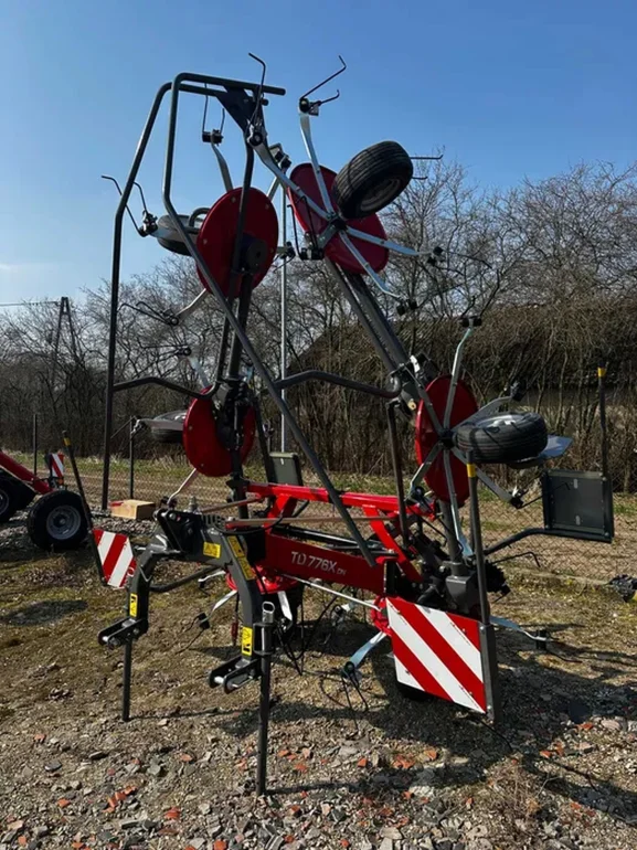 Przetrząsarka MF776X 7,7 m 6 gwiazd w okazyjnej cenie, fabrycznie nowa