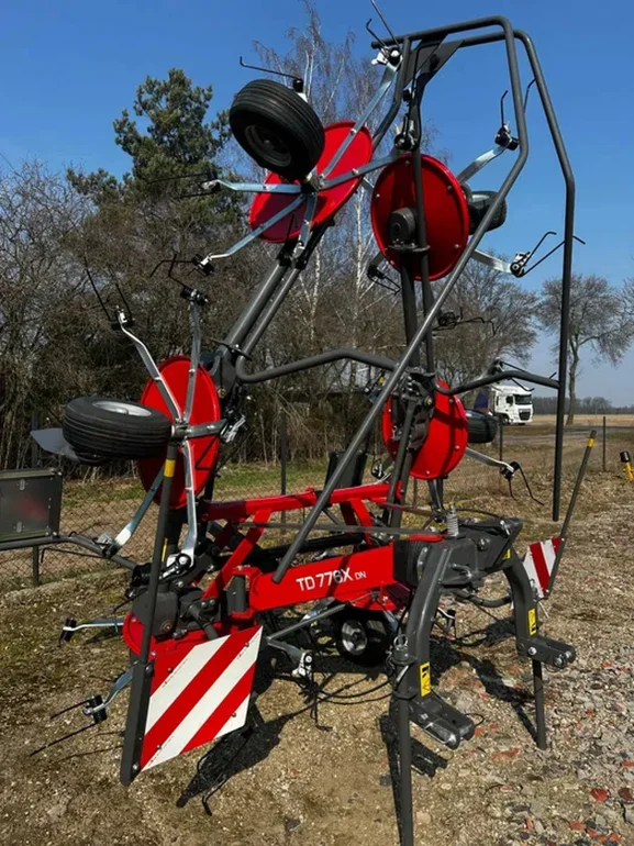 Przetrząsarka MF776X 7,7 m 6 gwiazd w okazyjnej cenie, fabrycznie nowa