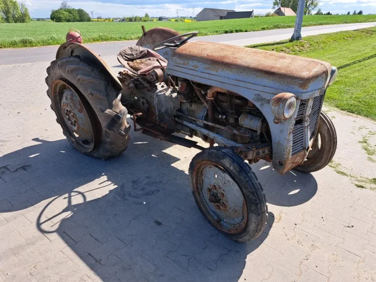 Ciągnik Massey Ferguson TEA 26