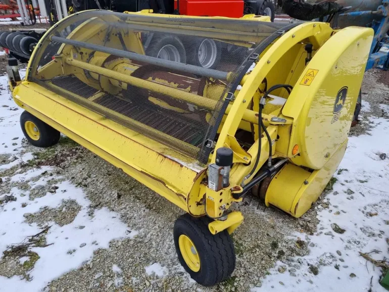 Podbieracz do sieczkarni serii 8000 John Deere 639 z Niemiec
