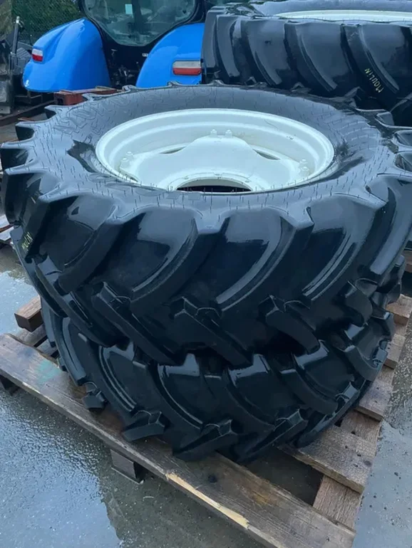Koła felgi new holland jak nowe T7 t6 .520/70 r38 420/70 r28 mitas BKT