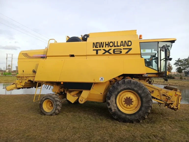 New Holland Tx 67 /Heder 5.20 m z wózkiem