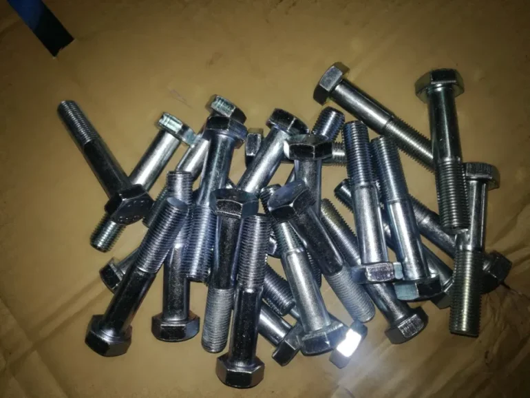 Zestaw Śruba czopu koła M-14x1.5x75