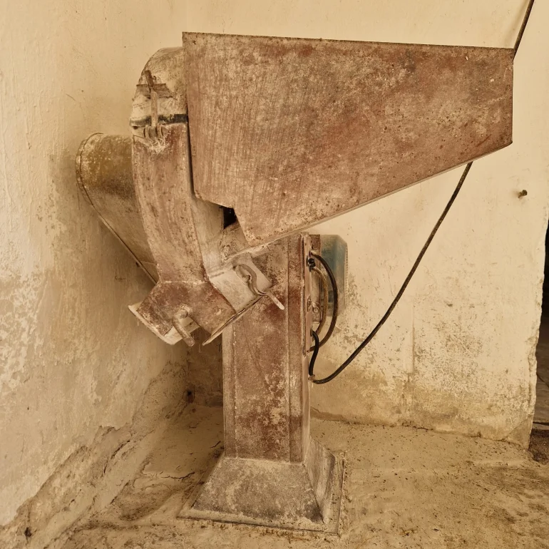 Śrutownik bijakowy do zboża, silnik 3 kW, zasilanie 400 V, sprawny, używany