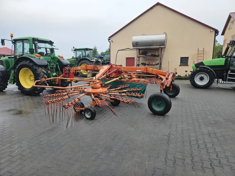 Zgrabiarka kverneland Ta 753 c skrętne koła claas , fella