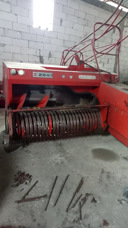 Prasa kostka Z-224/1 z podajnikiem