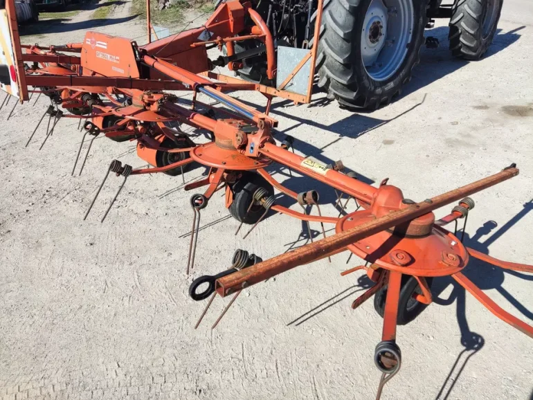 Rozbijak roztrząsacz przetrząsacz pokosów Kuhn GF 7501 Mh
