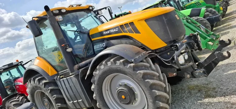 JCB Fastrac 8250 V-TRONIC