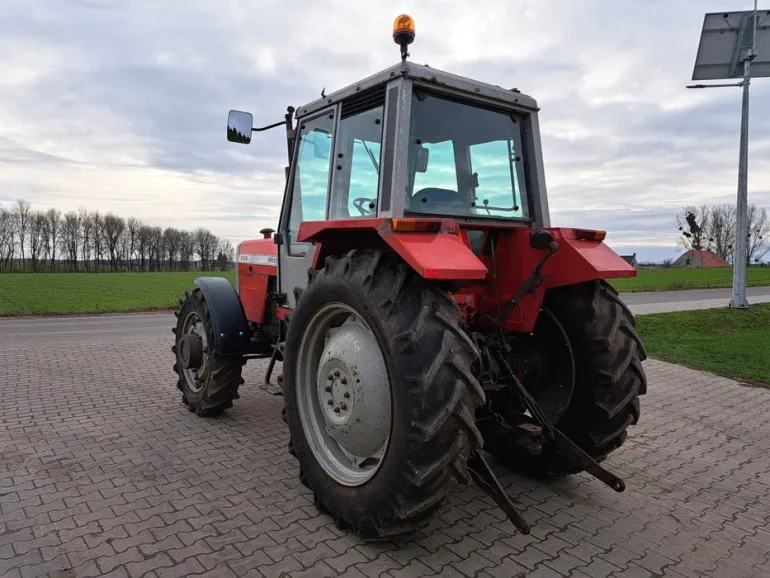 Ciągnik Massey Ferguson 698