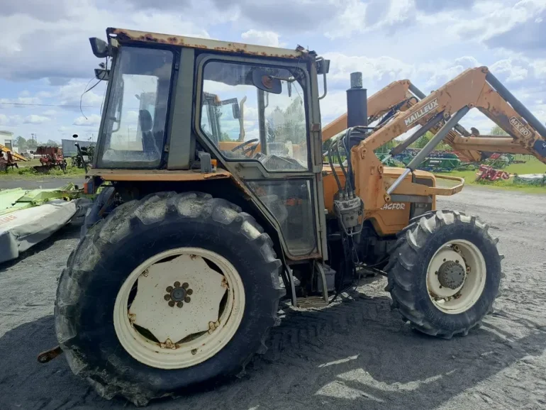 Części do ciągnika Renault 70.34 z Turem/ Parts