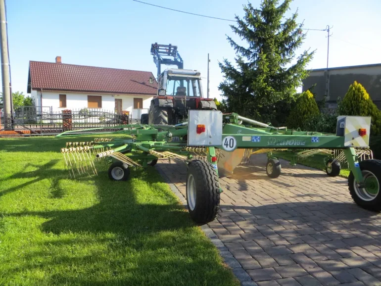 Zgrabiarka KRONE Swadro 651