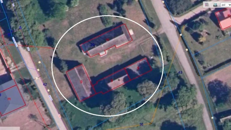 Na Sprzedaż , stary Folwark w centrum wsi Darskowo.