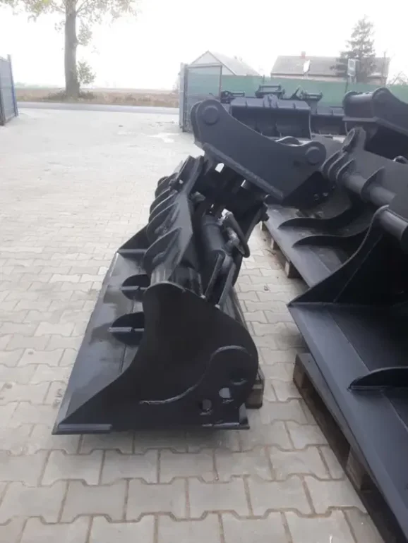 Łyżka skarpowa hydraulicznie 0.6m3