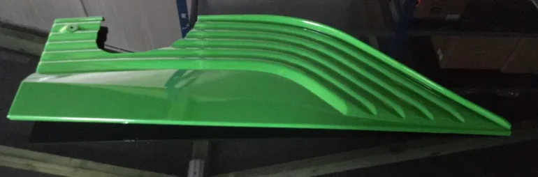 Osłona silnika prawa John Deere AL120115
