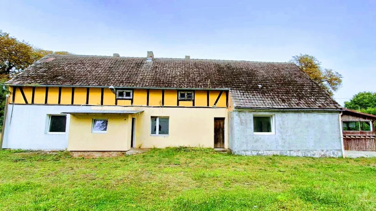 Na Sprzedaż , stary Folwark w centrum wsi Darskowo.