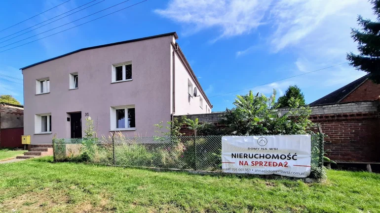 Duży wiejski Dom z Budynkami Gospodarczymi