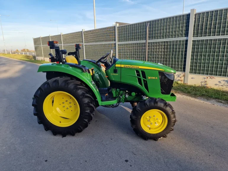 Traktor John Deere 3036 E fabrycznie nowy