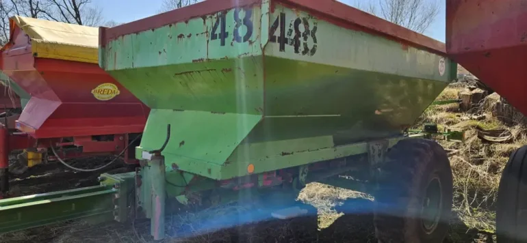Rozsiewacz wapna bredal 6 ton.