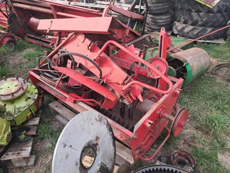 Sieczkarnia Massey Ferguson 487,506,rozdrabniacz słomy jak nowy części