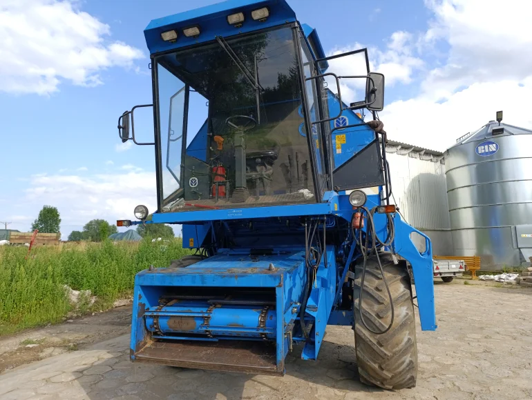 Kombajn zbożowy Bizon Z0 58 New Holland