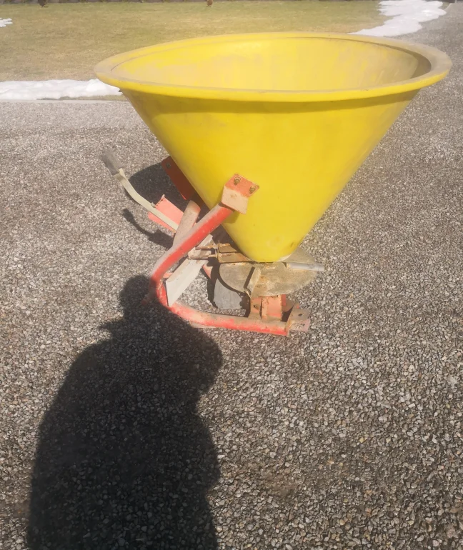 Sprzedam rozsiewacz do nawozów/lejek