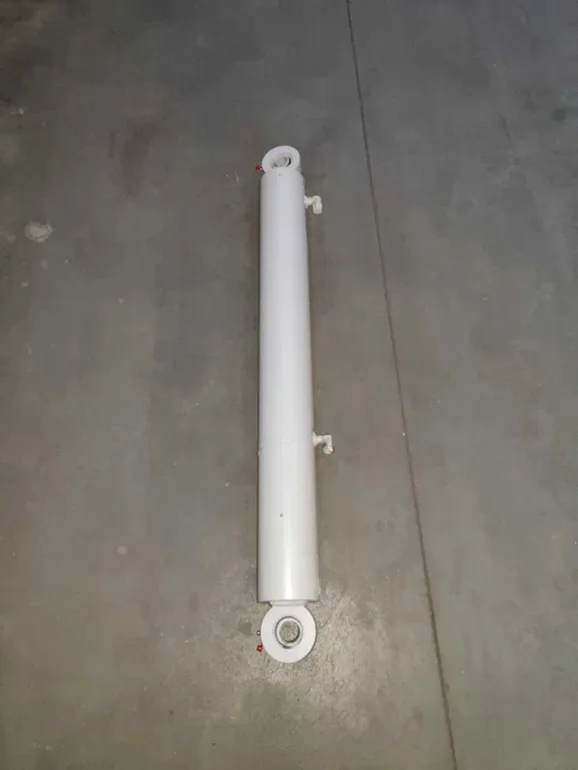 Silownik podnoszenia Ursus / Warfama TUR6 lub TUR6A/TUR8