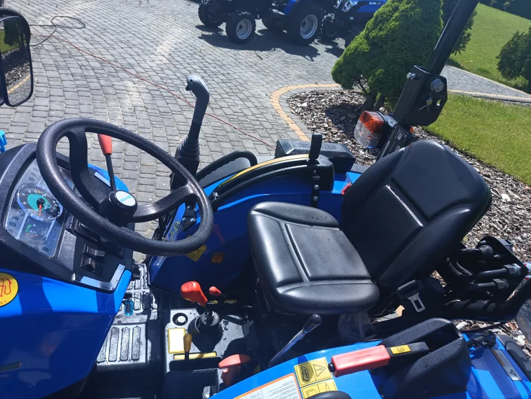 Ciągnik Rolniczy Solis 26 4 WD 6P+2T  z ładowaczem czołowym