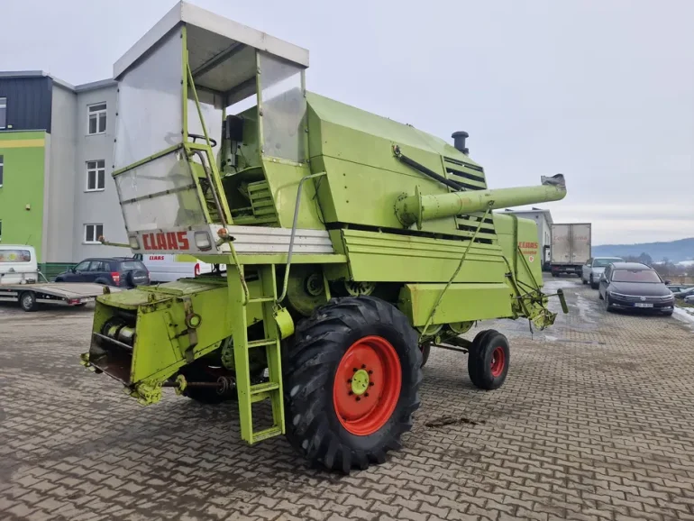 Kombajn zbożowy Claas Mercator 70 z Niemiec