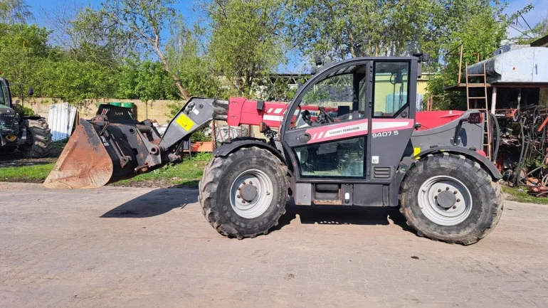 Ładowarka teleskopowa Massey Ferguson 9407 Extra Manitou 733