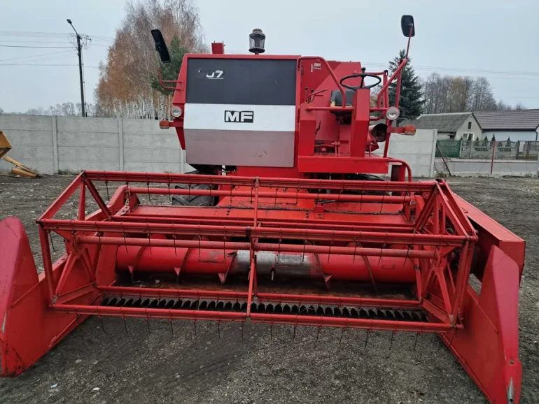 Kombajn zboźowy Massey Ferguson 307.330.23