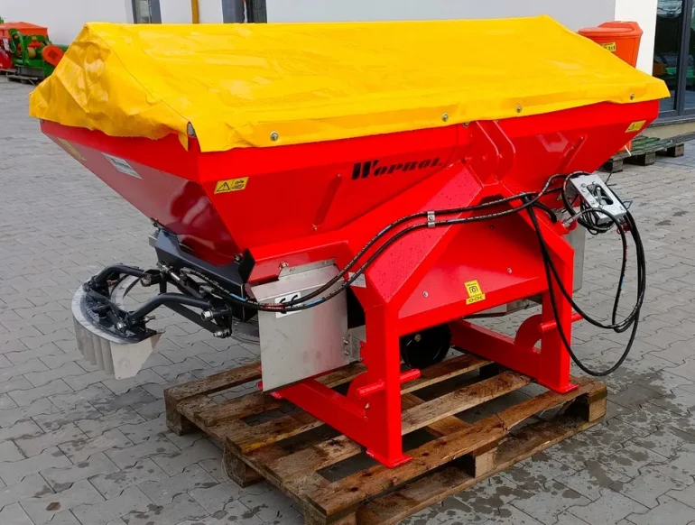 Rozsiewacz WOPROL JUNIOR II JUNIOR PLUS 600l 800l plandeka AGROSTAL