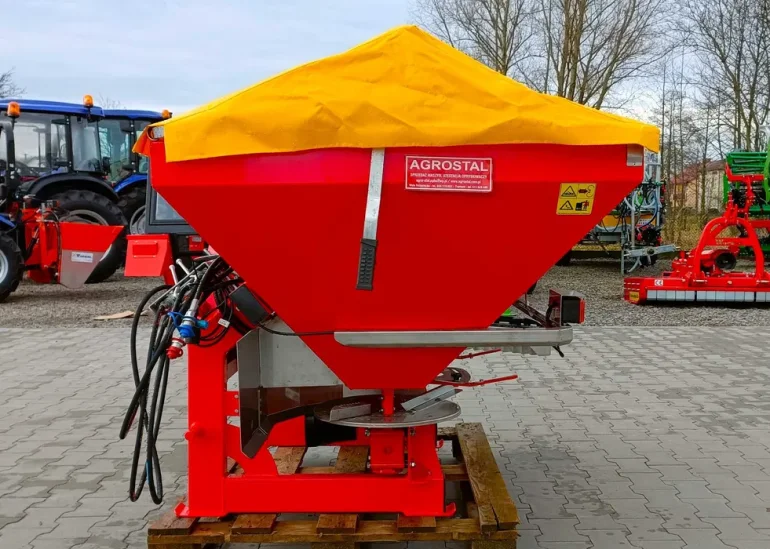 Rozsiewacz WOPROL JUNIOR II JUNIOR PLUS 600l 800l plandeka AGROSTAL