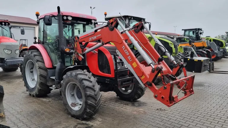 Ciągnik Zetor Proxima Power 85 z ładowaczem czołowym